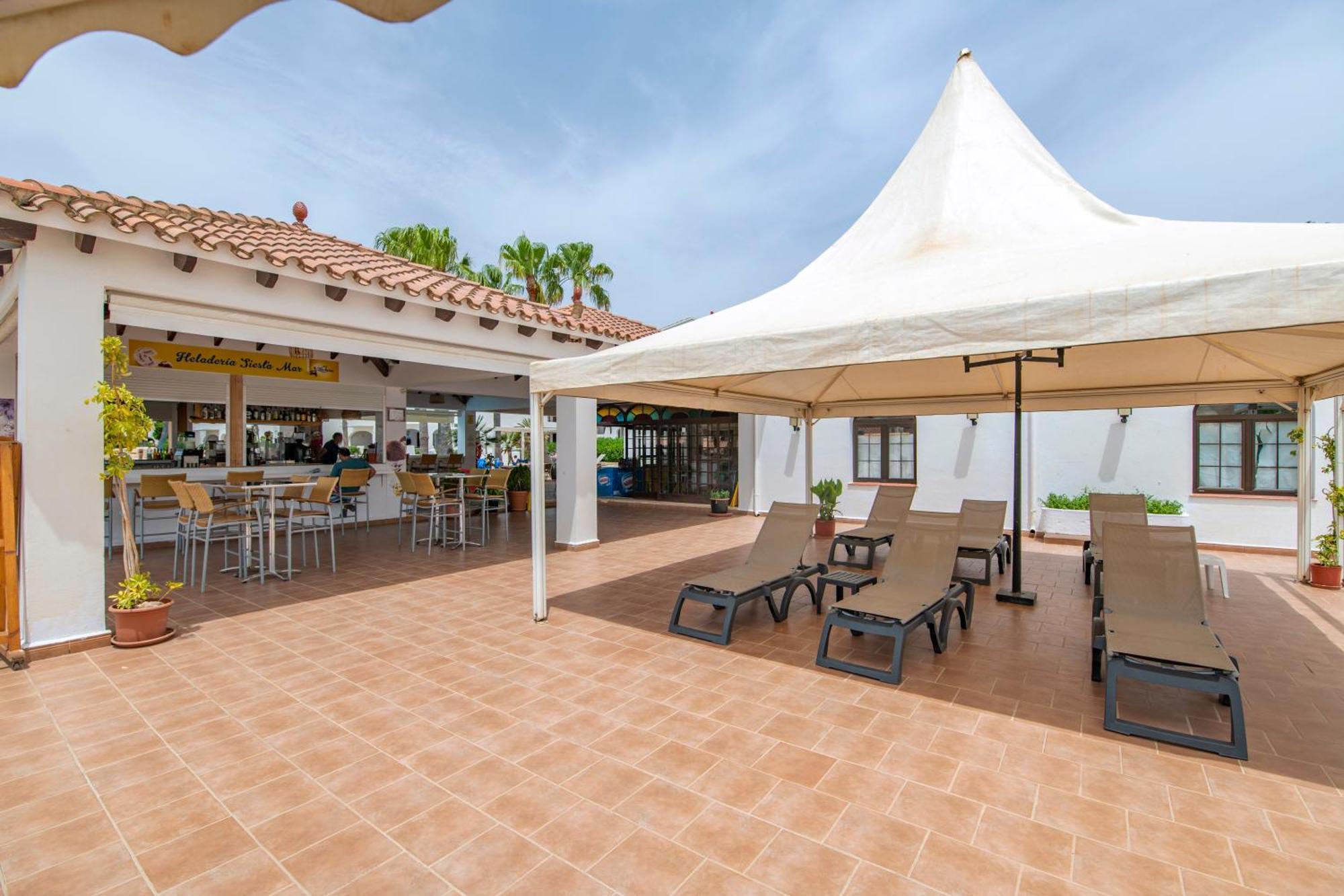 Siesta Mar One Bedroom Apartments Cala En Porter  エクステリア 写真